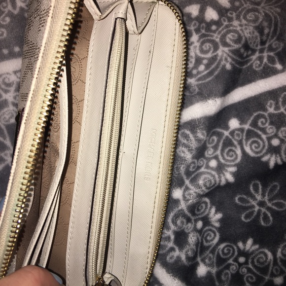 Michael Kors Wallet - Picture 7 of 7